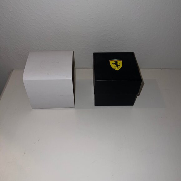 Ferrari Scuderia Watch - Picture 4 of 4